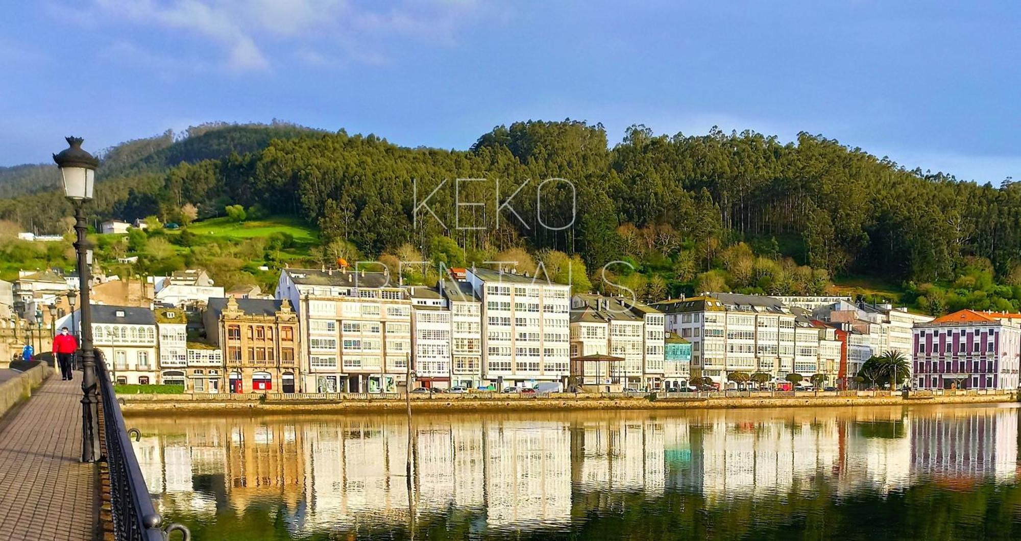 Viveiro Centro Con Parking Exterior foto